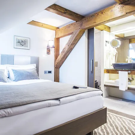 Michaelson Boutique & Bricola